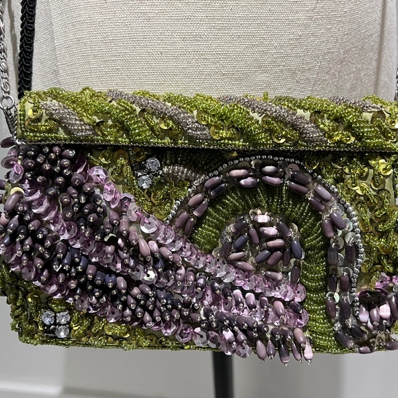 Vintage beaded bag with spring-loaded closure! Gorgeous bag! - Picture 2 of 10